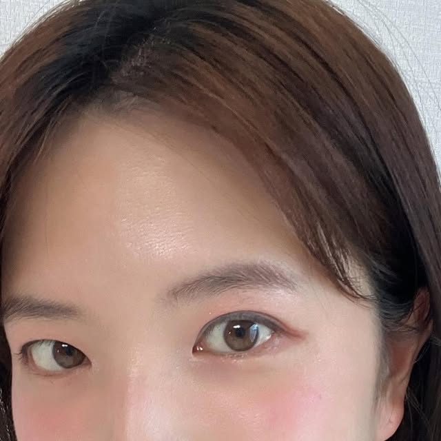 하비harvey on Instagram: "#광고 #여름쿨라이트메이크업 
자연스러운 빛을 깨우다, 2aN 

이번 여름 데일리 메이크업은 #2aN 제품들로 완성했어요.
2aN은 “To Awake Nature”라는 의미를 담아, 자연스러운 아름다움을 끌어내는 한국 코스메틱 브랜드예요.

✔피부를 오랫동안 매끈하게 잡아주는 롱 웨어링 파운데이션 미니
✔은은한 포인트를 주는 컬러 플레이 듀얼 라이너
✔얼굴에 투명한 광채를 더하는 퓨어 글래시 하이라이터
✔ 두 가지 컬러로 생기를 살려주는 듀얼 치크
✔ 여름쿨라이트 무드를 완성해주는 틴트 & 아이팔레트까지✨

맑고 산뜻한 무드로 연출해주어, 
땀 많은 여름에도 가볍고 오래가는 데일리 메이크업이 가능했답니다💙

올여름, 산뜻하면서도 자연스럽게 빛나는 무드를 원하신다면 2aN 제품들 꼭 한 번 만나보세요🤍

🏷️ @2an_official 
#올영픽 #올리브영추천템 #올영필수템
#러브버블컬렉션 #롱웨어링파운데이션미니 #컬러플레이듀얼라이너 #투에이엔"