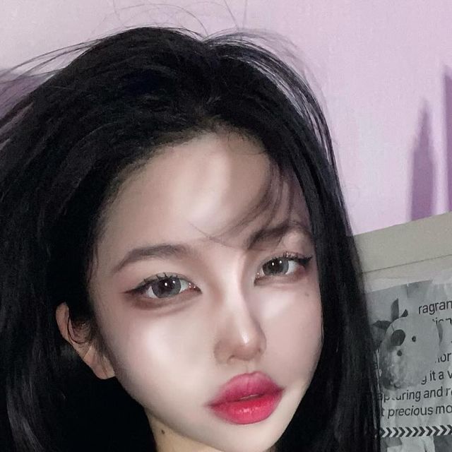 은 on Instagram: "#광고 🖤블랙하비🖤에서 협찬을 받았어요! 
어두운(Black) + 취미 (Hobby)🥀
내면 속 숨겨진 당신만의 취향을 찾아드리는 향수 쇼핑몰이라고 합니다..! 
중성적이고 무거운 머스크향과 가벼운 자스민이 섞인것같아서 좋았어요
길가는 남성분들한테서 나면 반할것같은느낌…‼️ 남자친구에게 선물로 주고싶었던 향이였어요..☺️
탑향에서는 알코올이 좀 강했는데 뒤로 갈수록 나는 잔향이 너무 좋았어요 
국내 최다향인 500종류의 향을 보유하고 있다고 하니 본인이 좋아하는 향을 찾아보는것도 좋을것같아요 
.
.
.
.
.

#광고#향수#향수추천#향수선물#니치향수#수제향수#남자향수#여자향수#드레스퍼퓸#섬유향수 #블랙하비 #협찬 #르라보 #선물추천 #추천"