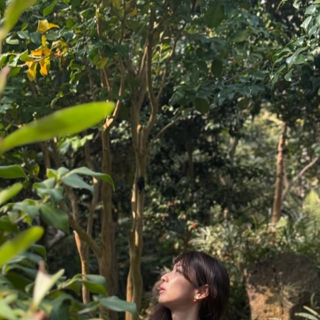최숙현 on Instagram: "#광고 깔끔하게 간절기 코디
이걸로 끝내기 가능🔥

레더블루종 깔끔하게
봄나들이 가자구요

#ootd_다겸
#포베레 #FOVERE #fovere_official 
#여성복 #여성의류 #레더자켓 #레더블루종 #가죽자켓
#가죽자켓코디"