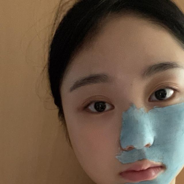 Juliet Son 손가인 °•.♡.•° on Instagram: "#광고 @medicube_korea 메디큐브에서 죠르디 에디션으로 나온 제로모공 블랙헤드 머드팩은 출시하자마자 1만개 판매 돌파한 아주 유명한 제품인데요! 오