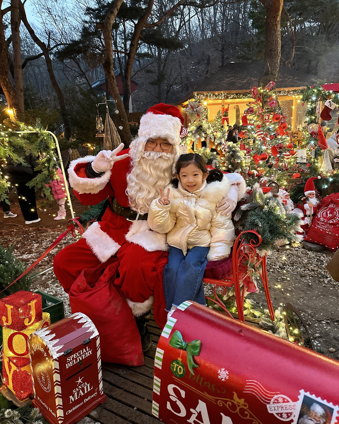 ⠀
산타할아버지는 알고계신대
누가 착한 애인지 나쁜 애인지🎅🏻🤍🤍
⠀
#merrychristmas