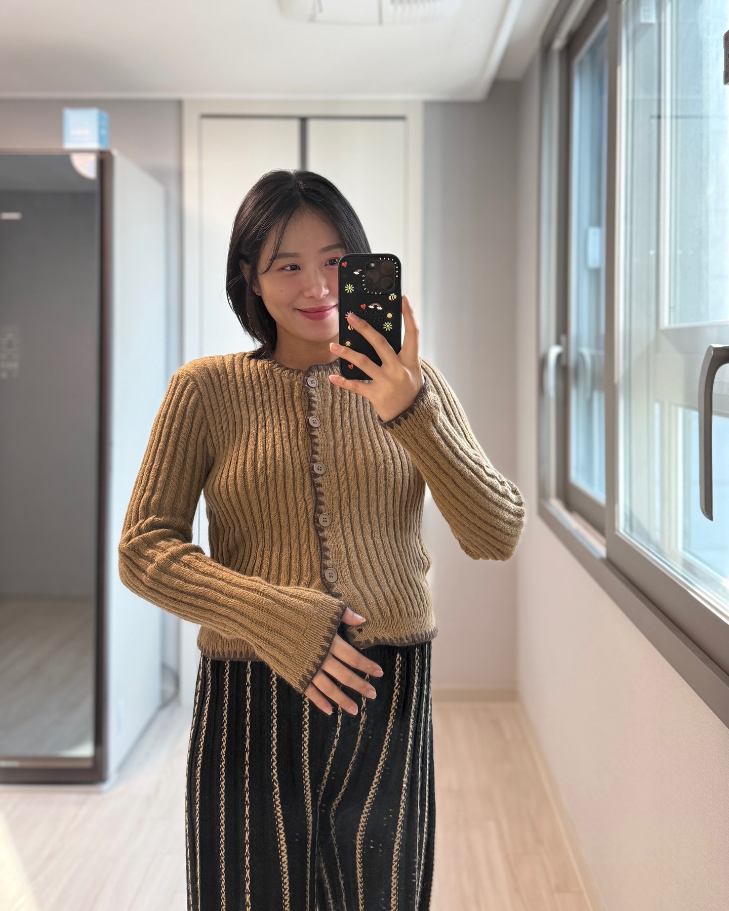 이발하고 오니 기분도 좋고 날도 따뜻하이 쥑이네👍🏻

 ➰가디건-어거스트 바이안
 ➰팬츠-어거스트 바이안
 
#나형_데일리룩 #임산부데일리룩 #임산부코디 #니트셋업