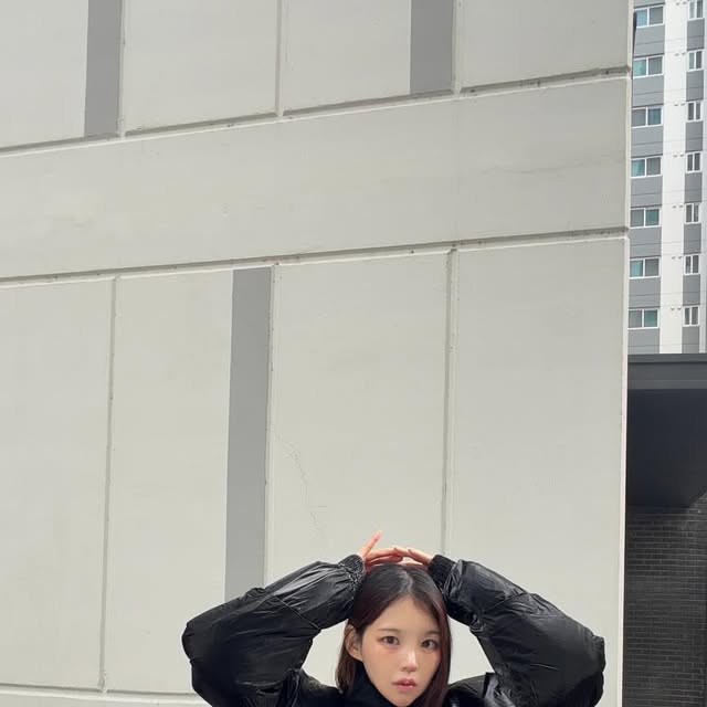 嬉 희야 on Instagram: "#광고 #ad #협찬

🖤🖤
항상 느끼지만 #아이러니포르노 패딩은
정말 가격대비 너무 따뜻해••🫰🏻

#아이러니포르노화이트라인 IRONYPORNOWHITELINE 남여공용패딩 패딩 패딩조끼 패딩베스트 패딩점퍼 글로시패딩 오버핏"