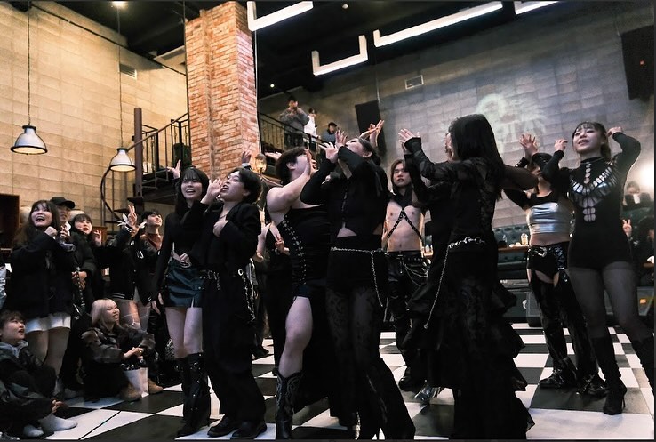 HOUSE OF VENETA BALL 2024
houseofveneta.kr 

저희의 볼에 귀한 발걸음해주신 모든 분들께 감사합니다💗

 어느덧 제가 베네타라는 하우스와 함께한지 2년이 다 되어가는데요 그 시간들이 너무나도 값지고 하나하나 다 소중했던 것 같아요 아직도 많이 부족한 저이지만 항상 믿고 응원과 지원을 아끼지 않는  i.zel_it kim.now_v  께 항상 너무 감사드리고 나의 친구이자 가족이었던 potch.ninja 에게도 항상고마웠다고,너에게 많은 것을 배웠다고 말하고 싶었어! 그리고 모든 베네타 가족들도 한명도 빠짐없이 아끼고 사랑한다고 말하고 싶어요🤍