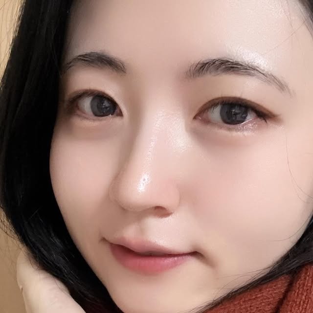 수딩🔮 on Instagram: "#광고 색조맛도리 투에이엔을 만나고 색 조합하는 재미에 푹~ 올리브영에서 엄청나게 쇼핑을 해버렸는데 예쁜 색조들 하나하나 소개해볼게요🌸 💐 퓨어 글래시