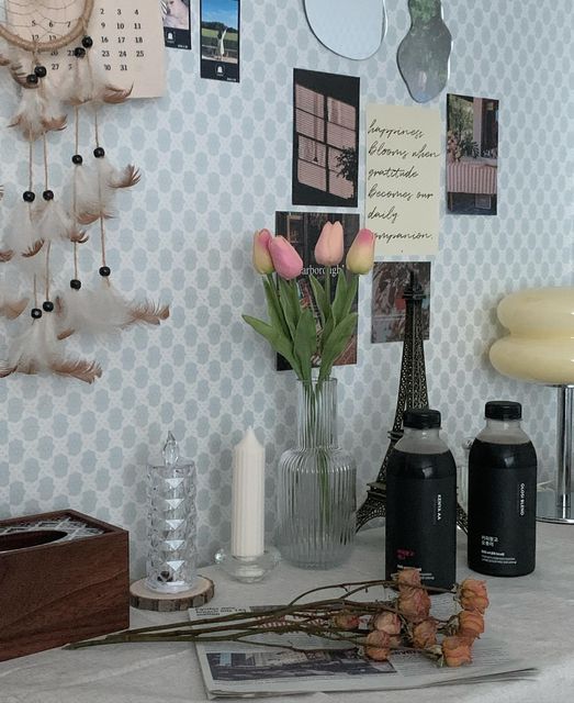 𝐳𝐳𝐢𝐧𝐢𝐡𝐨𝐦𝐞 I 찌니홈 on Instagram: "#zzini_home 🏠
#협찬 #커피창고서포터즈 

요즘 날씨가 많이 더워지고 있어요 😣
그래서인지 시원한 커피가 더 땡기는 것 같아요

#커피창고 에서 보내주신 콜드브루는
첨가물 없는 커피원액 100% 콜드브루
무균 클린룸 시스템을 적용한 위생적인 생산과 
분무 분사식 추출로 접촉 면적은 UP, 추출 시간은 DOWN
원두의 가장 좋은 성분만 추출하여 향미가 보존되고 깔끔한 맛이 일품👍🏻

먼저 ‘오롯이‘를 마셔 보았는데 
쓴맛 없이 진하고 초콜릿의 달콤함이 올라오면서
고소한 맛이 너무 맛있더라고요 !
우유 넣어서 라떼로 마셔도 너무 맛있을 것 같아요 ☺️
케냐 콜드브루도 언능 마셔 봐야겠어요 🤎

▫️커피창고 콜드브루 오롯이

 다트초코 / 아몬드 / 스모키
모자람도 치우침도 없이 ‘오롯이’ 좋은 밸런스를
가지고 있으며 진하고 다크한 초콜릿의 풍미와
견과류의 고소함을 느낄 수 있음.

▫️커피창고 콜드브루 케냐

오렌지 / 밀크초콜렛 / 흑당
산미와 달콤함의 조합이 너무 좋은 케냐.

그 외에도 다양한 커피 종류가 많으니 @coffeechanggo 에서
구경해 보셔도 좋을 것 같아요☺️

#커피창고 #커피창고서포터즈2기 #커피창고콜드브루 #콜드브루 #더치커피
#커피창고간편커피 #커피창고오롯이"
