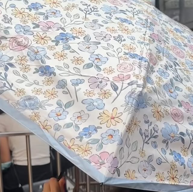 옐💟 on Instagram: "#광고
날씨가 오락가락할 때에는 가벼운 양산 겸 우산이 딱이죠
장우산 들고다니면 불편한 그 느낌이 싫어서
접이식을 선호하는데 접이식도 무거우면 힘들죠🥲
이럴 때는 가볍게 들고다닐 수 있는 흥부부 쇼핑센터의
인네이처 99.9% 자외선 차단 양우산💙

#광고#꽃무늬양산#양산#우양산#양우산#암막양산#초경량양산#자외선차단양산#초경량양우산#경량양산#미니양산"