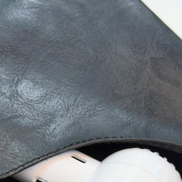 온더테이블 on Instagram: "#광고 오늘의 온더테이블입니다🍽️💛

출퇴근길 버스 안, 야외 활동, 운동 끝나고 땀 식힐 때까지! 요즘 매일 들고 다니는 SMIRIA 손풍기예요💨

가볍고 작아서 가방에 쏙 들어가고, 꺼내서 바로 사용할 수 있어 정말 편리해요🛍️
바람 세기는 생각보다 훨씬 강해서 얼굴에 닿는 순간 ‘와, 시원하다!’ 소리가 절로 나와요

특히 소음이 거의 없어서 사무실에서도 조용히 사용할 수 있어 만족도가 높고 USB 충전도 빨라서 급할 때 살짝만 충전해도 금방 쓸 수 있는 점도 마음에 들었어요💘

야외 촬영 때 손에 들고 찍은 사진도 정말 자연스럽고 예쁘게 나와서 일상 속에서 사용하기 딱 좋은 아이템이랍니다

#광고#손풍기#3단 선풍기#저소음 선풍기#탁상용#냉각  손풍기#USB식#휴가#무선 선풍기#휴대용손풍기#소형손풍기#미니손풍기#여름필수템#휴대용쿨링#바람쎈손풍기#핸디형손풍기#쿨템추천#손풍기추천#출퇴근필수템#여행필수템#야외활동필수템#쿨링손풍기#강력한손풍기#SMIRIA 손풍기#SMIRIA#쿨템추천#SMIRIA3단손풍기#핸디팬#여름선풍기"