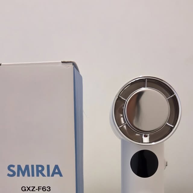 찌블리🎀 on Instagram: "#광고

내손안의 에어컨!
SMIRIA 휴대용 선풍기!

출퇴근길 차 안에서 
SMIRIA선풍기를 손에 들었을 때 
가볍고 예쁜디자인에
주변의 시선을 받곤해요

한 손에 쏙 들어오는 크기로
데일리로 들고 다니기 좋은
SMIRIA 휴대용 선풍기는
요즘처럼 더운 날씨에
꼭 필요한것 같아요

소음도 적어서 업무에 방해가 되지 않고
잔잔한 바람이 오래 유지되어
잠시 쉬는 시간에도
기분 전환하기 좋은
SMIRIA 휴대용 선풍기!

C타입 충전 방식이라
집이나 회사 어디서든 쉽게 충전할 수 있고
충전 속도도 빨라
다시 바로 사용할 수 있어 편리하네요

가벼운 집앞 산책시에도
저는 꼭 SMIRIA 휴대용 선풍기를
챙기고 다니며 사용하는데
야외 활동 중에도
자연스럽게 몸을 식혀 주는 듯해서
아이와 사용하기 좋더라구요

100단으로 속도 조절가능한
SMIRIA 휴대용 선풍기는
바람 세기와 충전 편리함이 조화를 이루어
실용적인 도움을 주는 제품인거 같아요

🌿구매링크
https://link.coupang.com/a/cu736W

ᴛʜᴀɴᴋ ʏᴏᴜ •⩊• @smiria2012

#SMIRIA#SMIRIA선풍기 #손선풍기 #무선냉각선풍기#냉각선풍기#휴대용선풍기#미니휴대용선풍기#선풍기 #선풍기추전 #캠핑용선풍기 #충전식선풍기

✔️이 포스팅은 해당 업체로부터
제품/서비스를 무료로 제공받아 체험 후 
솔직하게 작성된 리뷰입니다."