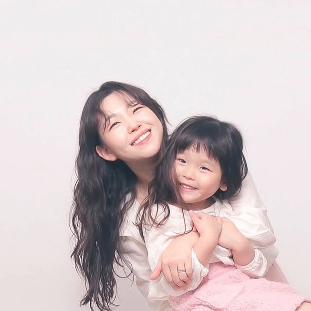 벨라니 on Instagram: "#광고 오늘,우리 사진관 📷 서울 및 경지 전역에 위치한 핫한 셀프스튜디오 오늘, 우리 사진관이 신촌에도 생겼어요 ! 2025년에도 동결된 업계 최저 가격으로 연