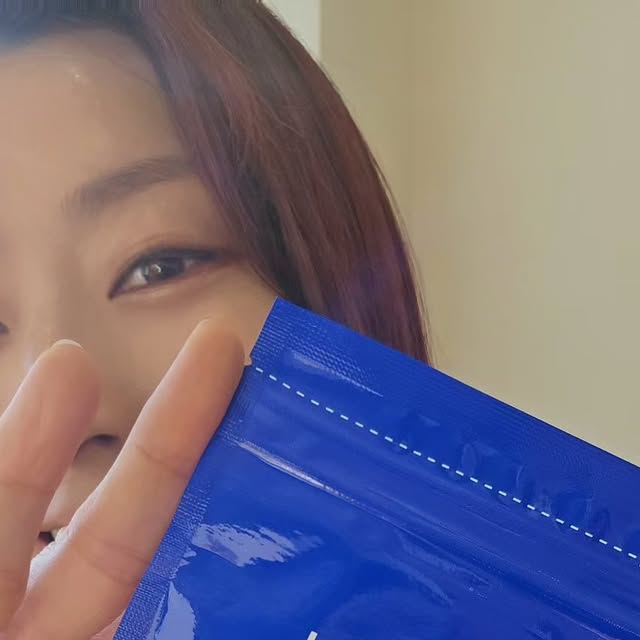 🪧 _ 키미 //  🅔︎🅝︎🅕︎🅙︎ on Instagram: "운동할때 주먹 꽉 쥐는 버릇이 여전해서 
운동 끝나면 손가락 관절 통증이...;;)

운동 할 때만 그런게 아니라..
손으로 뭘 하든 손에 힘 꽉 쥬는 서타일이라
손가락이 자주 아파여...

(필기구 잡을때도, 설거지 할때도, 빨래 털때도...)

그럴때 병원 안가고 살아남기는 요걸로요 ㅎㅎ
🧨류마픽스마그네핏패치 

1️⃣고출력 프리미엄자석이 600가우스급 자극효과!
2️⃣1회 부착시 48시간 장시간 사용가능!
3️⃣식약처 인증 2등급 공식의료기기 
4️⃣FMP안정성 기준통과로 안정성 검증완료
🏆올해의 소비자 만족지수 1위

#광고 #근육관절패치 #류마픽스마그네핏패치"