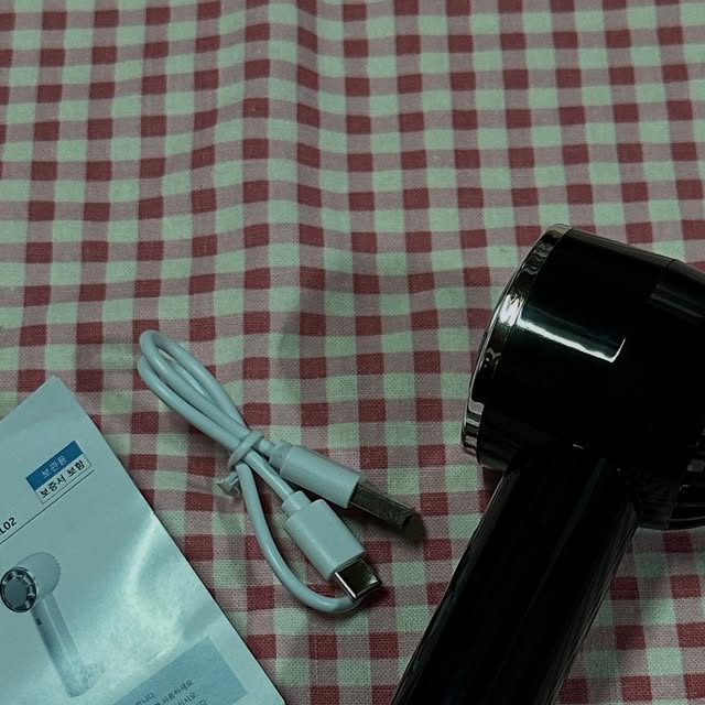 jennysmuktory on Instagram: "#광고
.
.
🌬️한 손에 쏙! 여름 필수템 등장💨
SMIRIA 미니 냉각 휴대용 선풍기
핸디 탁상용 초강력 USB 소형 손풍기 쿨링 3단으로 무더위를 시원하게 날려버리세요!

🔌 USB 충전으로 간편하게,
🙌 핸디형으로 들고 다니기 좋고
💻 탁상용으로도 OK!
🔥 3단 바람세기로 원하는 만큼 쿨링 가능!

🧊 전원 버튼을 꾹 누르면?
냉각 블레이드가 작동하면서 초스피드로 쿨링 모드 진입!
일반 선풍기와는 차원이 다른 시원함을 느껴보세요❄️

게다가 디자인까지 귀엽고 가벼워서
캠핑, 사무실, 야외 어디서나 딱이에요💖

📢 SMIRIA 선풍기 단 하루 한정 특가 이벤트📢
📅 2025년 6월 25일 23:00 ~ 6월 26일 07:00
📦 쿠팡 단독! 딱 100개 한정 수량
💸 정가 27,800원 👉 초특가 21,800원!

👉 [쿠팡에서 확인하세요!]
※ ‘SMIRIA 선풍기’ 검색하면 바로 나와요🔍

📱 보조배터리로도 충전 가능해서 외출 시에도 걱정 NO!
⛺ 캠핑장, 야외활동, 등산, 콘서트 대기 중에도 대활약!
💼 가방 속에 쏙 들어가는 미니 사이즈로 휴대성 최고👍

이 가격, 이 성능 실화⁉️
지금 아니면 또 못 만나요😢
놓치면 여름 내내 후회할지도 몰라요💦

한정수량이라 품절 속도 진짜 빠릅니다🚀
놓치지 말고 지금 바로 GET 하세요🛒
.
.
@smiria_official
.
.
#손선풍기 #한정특가 #쿠팡이벤트 #무선냉각선풍기 #냉각선풍기 #휴대용선풍기
#선풍기추천 #캠핑용선풍기 #충전식선풍기 #SMIRIA선풍기 #여름준비템 #무더위탈출"