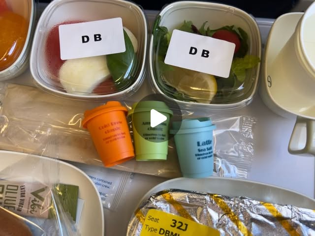 🦊 on Instagram: "파리로 향하는 긴 비행, 이번 여행 메이트는 엔터나인커피(ENTER9). 🇫🇷✈️

기내식 후에 승무원분께 따뜻한 물 한 잔 부탁드려서 타 마셨는데,
기대 이상으로 행복한 커피타임 🤎

SCA 80점 이상의 최상급 아라비카 원두라서
어디서든 깊은 커피 맛을 즐길 수 있다는 점!

특허받은 동결건조 기술 덕분에 뜨거운 물에 넣자마자
뭉침 없이 사르르 녹는 게 정말 편한게 최대 강점에
알루미늄 씰링으로 밀봉되어 있어 가방에 막 넣어도 변질 걱정 없고,
휴대성이 좋아서 여행 내내 든든하니까 여행 커피로 엔터나인 추천합니다. ☕️

파리 도착해서도 두세번 더 챙겨 마셨던 엔터나인
여행 가시는 분들께 추천드려요★

📍 제품 상세: https://naver.me/Fw7xfkMp

#ENTER9 #엔터나인 #홈카페레시피 #캠핑필수품 #스페셜티원두"