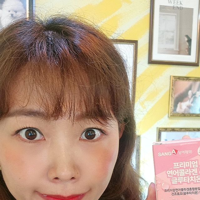 이은경 leeeunkyung Jenny on Instagram: "상아제약에서 나온 프리미엄 제품하나 소개시켜드릴게요 바로 ' 프리미엄 연어콜라겐 & 글루타치온 '입니다 요즘 너무나도 유명한 글루타치온과 연어콜라