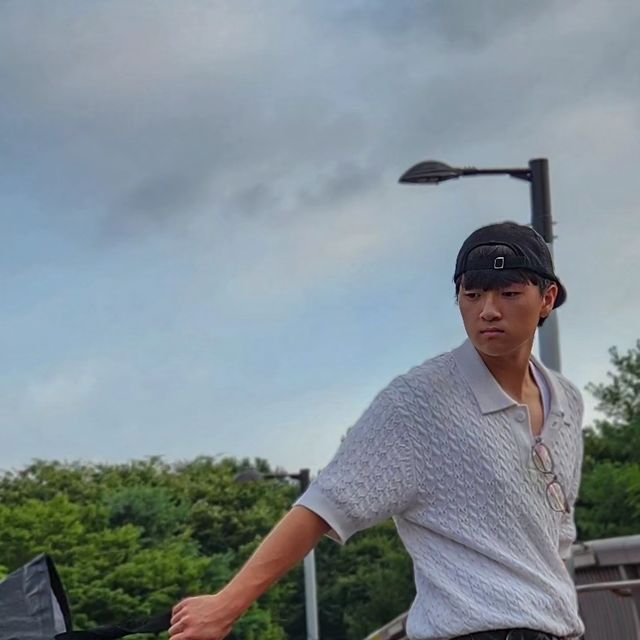경景 | 캐트릿 • 패션 • 데일리룩 on Instagram: "#협찬 예쁜 데님은 코디를 끝낸다 @standarderror_official [87-STAN049 러프 라인 워싱 와이드 데님팬츠] 178cm 73kg / L size 자연스러운 와이드한 핏감이 낭