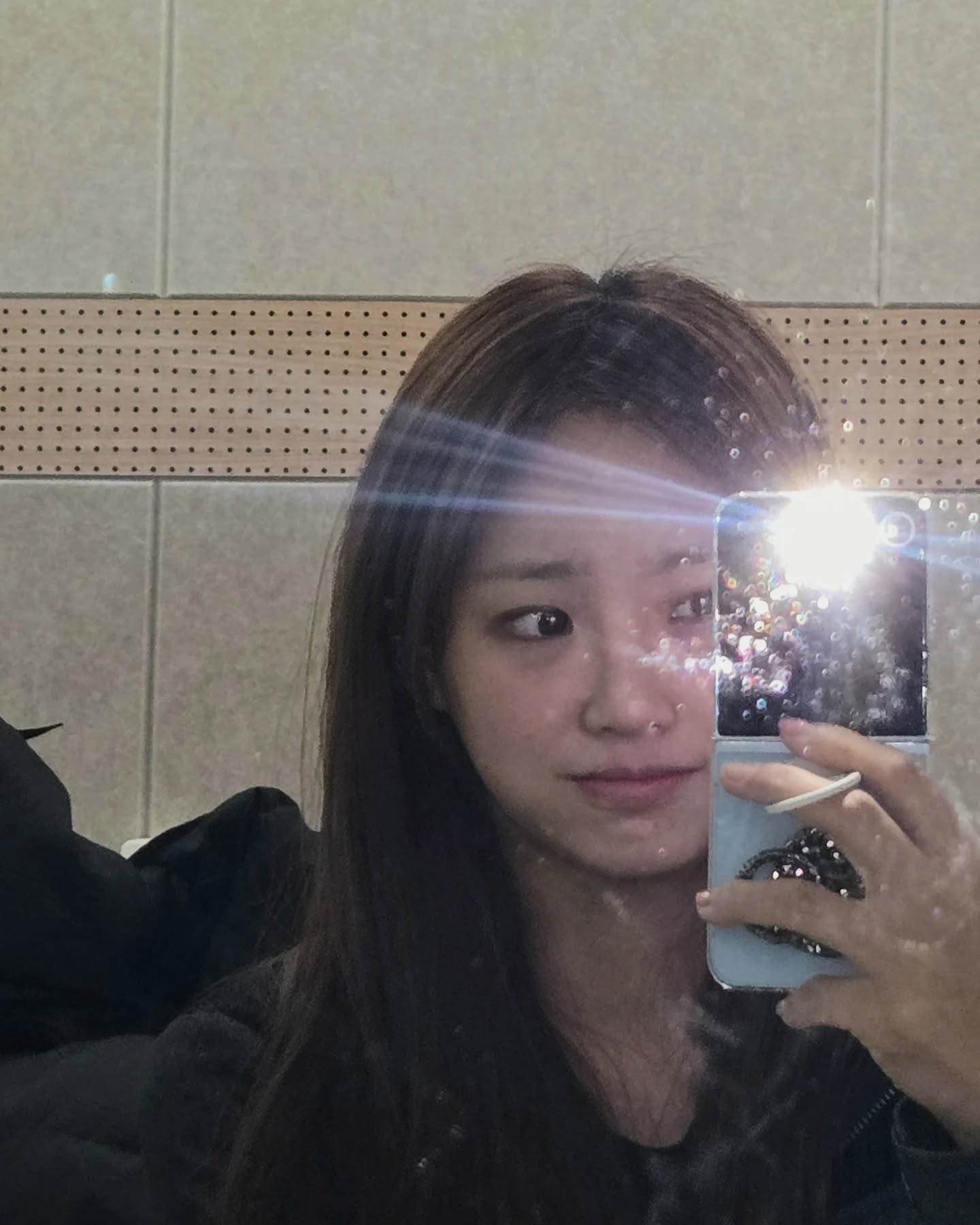 아마 저것이 다크써클 울고싶음 왜 일은 한꺼번에 몰리죠 머리아픔🤦‍♀️