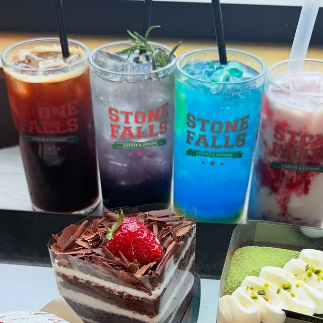 옹헤얌💕 on Instagram: "빵 많은 커피숍으로 2차..👉👈
우린… 1인1빵😆
또 만나자🫶

#청주베이커리카페 #카페투어 #신났네 #수다타임 #일상 #친구들이랑 #3시간자고 #대단한우리 #박수쳐"