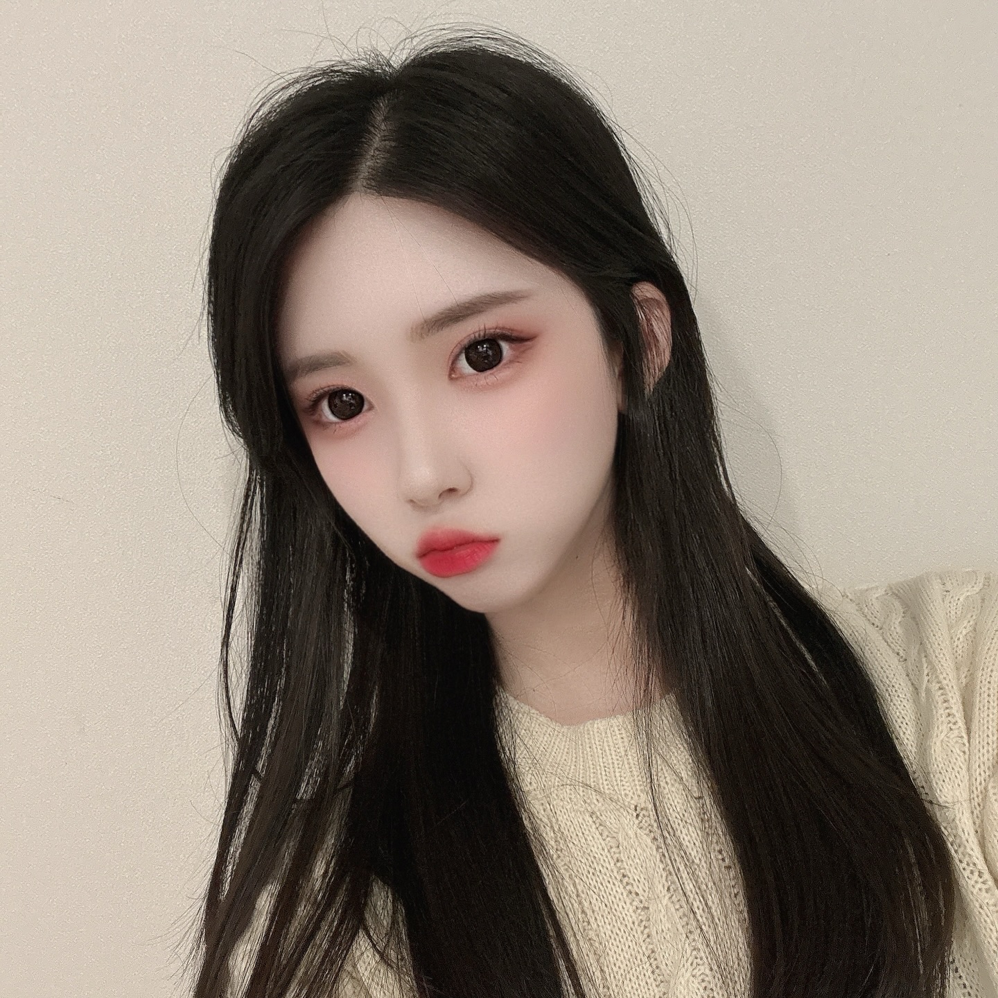 #협찬 #광고 

@differndeeper_official 

요즘 이런 앰플 처음 써봤어요…💉

주사기 형태로 직접 짜서 바르는 건데
피부에 닿는 순간 흡수되는 느낌이 진짜 신기함

바르고 나면
피부가 바로 쫀쫀해지는 느낌이라
미세주름이나 탄력 케어할 때 좋더라구요

특히 끈적임 없이 매끈하게 정리되는 느낌이라
데일리로 쓰기도 부담 없었어요

요즘 피부 컨디션 관리용으로
꾸준히 쓰는 중입니다✨
 
#광고#디퍼앤디퍼 #differanddeeper 
differndeeper 탄력앰플 주름개선 주름앰플 비볼륨데일리샷