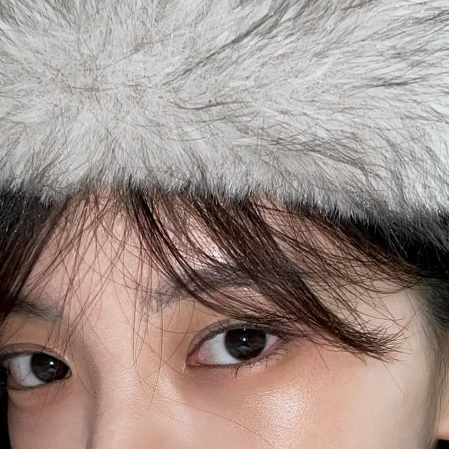 iru 이루 on Instagram: "촉촉 달달 립이랑 치크까지꒰ঌ(⃔ ⌯' '⌯)⃕໒꒱🍫❤
@entropymakeup 

 #entropymakeup #엔트로피메이크업 #kbeauty"