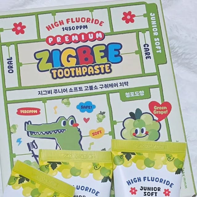 @rladnwls07 on Instagram: "#광고

자연유래 99% 고불소 치약으로 꼬맹이들 충치예방하기!
청포도향으로 꼬맹이들도 거부감 없이 사용할수 있어요~
치약을 짜자 마자 느껴지는 청포도향😄
구취개선도 92%로 요즘 매일 사용하는 지그비 어린이치약😃

#어린이치약#주니어치약#지그비치약#어린이치약추천"