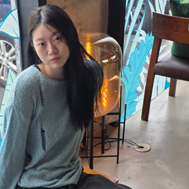 허내영 on Instagram: "#광고 @standarderror_official 

빈티지 워싱 컬러 잘 잡힌 벌룬핏!!!👖🎈
가을에 입기 너무 좋자냐!

📍브랜드숍 9컬러 링크
https://www.musinsa.com/products/5151941

#스탠다드에러 #STANDARDERROR #남여공용팬츠 #데님 #데님팬츠 #팬츠 #바지 #와이드바지 #워싱팬츠 #와이드팬츠 #데일리룩 #바지추천 #DenimPants #Denim #Pants"