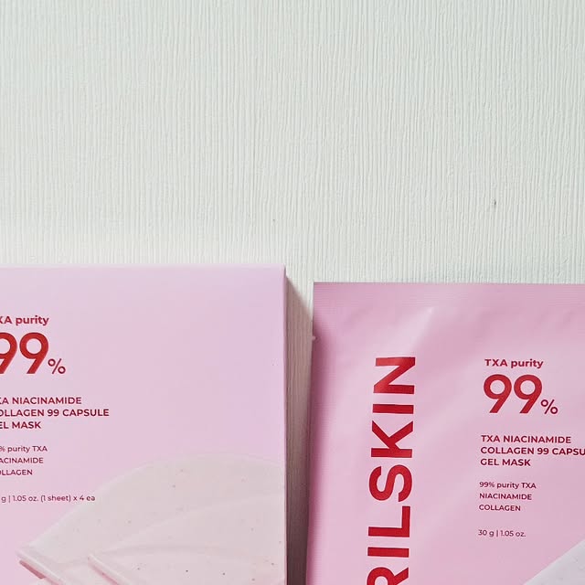 댜밍 | 경기 인천 맛집ㆍ핫플 | 밀키트ㆍ디저트ㆍ집밥 | 코덕 on Instagram: "#광고 @aprilskin_korea

흡수될수록 하얘지는 캡슐 겔 마스크
에이프릴 스킨 TXA 겔 마스크 🩷

에이프릴 스킨에서
드디어 미백 겔 마스크가 출시되었는데
핑크색 TXA 캡슐이 콕콕 박혀있어
더욱 환한 피부를 만들 수 있도록
만들어주는 제품이에요.

제품을 개봉하니 달달하면서
향긋한 향기가 느껴지는 게 딸기우유 같아서
냄새부터 한참 맡은 것 같아요 🤣

탱글탱글한 젤리핏 시스템으로
피부에 빈틈없이 착 밀착되고
시간이 지날수록 점점 투명하게 변해요 👀

사용 전엔 생기가 없던 피부에서
생기가 도는 피부로 변신 🌟

🛒 공식몰에서 구매 가능해요.
https://aprilskin.com/product/detail.html?product_no=1374&cate_no=1&display_group=2

.
.
.

#미백#톤업#마스크팩#aprilskin_korea
#에이프릴스킨#TXA겔마스크#겔마스크"