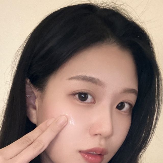 밍🫧 on Instagram: "#협찬 [에센허브]티트리 수딩 인 카밍 크림 환절기에 피부가 자극받고 건조해져서 고민이 많았는데, 이 크림이 해결책이 되어주네요! 티트리 성분과 병풀 추출물 덕분에 자