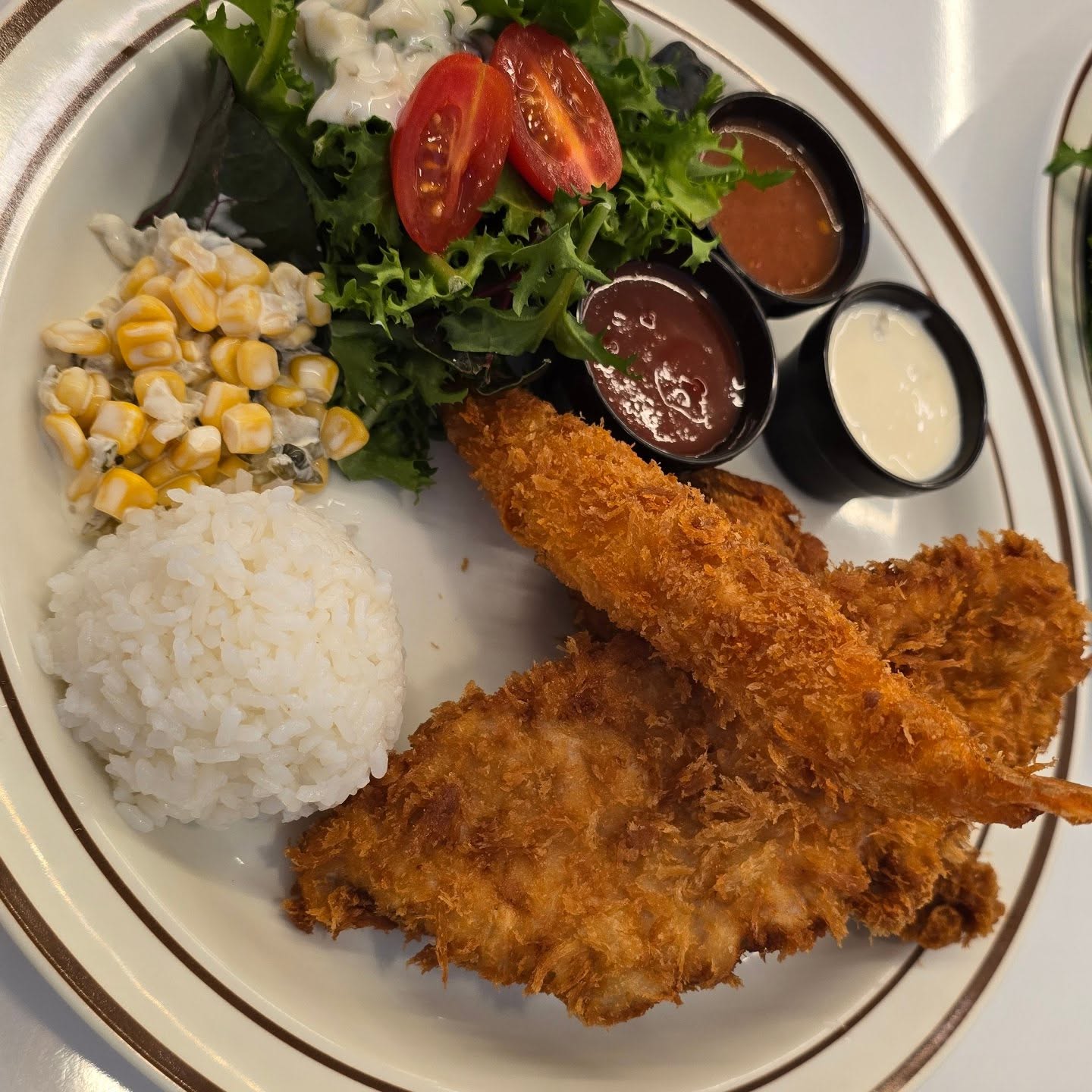 #내돈내산맛집 #돈까스맛집
정말 맛있게 먹었네요 ㅎ
짬뽕 스파게티 오~^^ 매콤하니 찐 맛있었어요
스프와 셀프우동국물 빵까지^^ #무한리필 최고^^