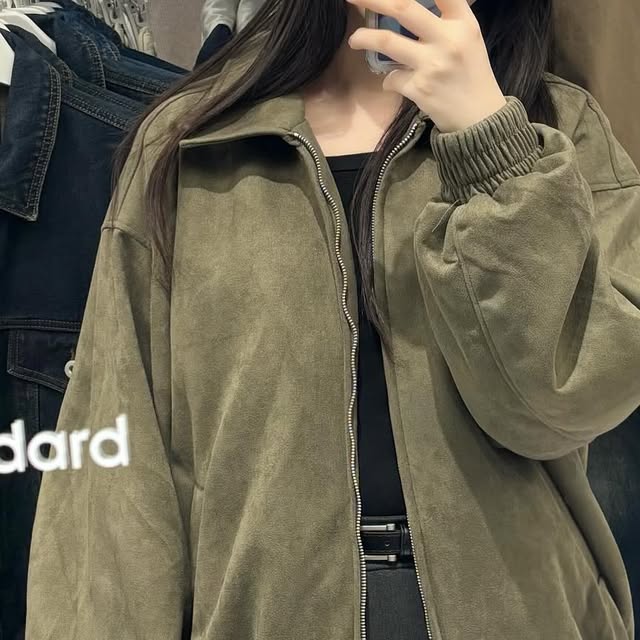 오덕쿵 on Instagram: "#광고 요즘 날이 좀 풀려서, 입고싶던 자켓 입고 나들이! 여성 기준 M 사이즈면 완전 힙한 블루종으로 입기 좋음💕 소재도 스웨이드라 고급지고 간절기에 특히