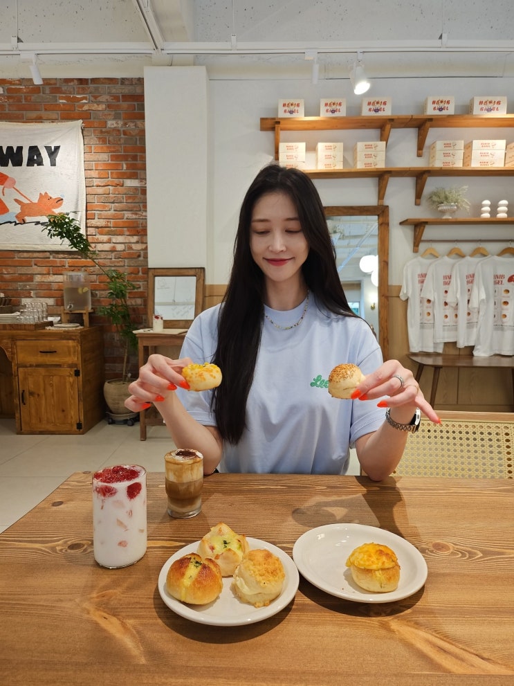 (한입베이글/성수베이글) 귀엽지만 맛은 귀엽지 않지! 든든한 성수 신상 카페