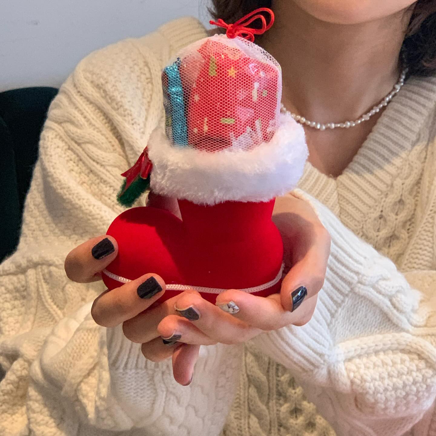집콕 크리스마스 준비 🎄🎅🏻 침실 꾸며두고 팝콘 케이크 챙겨서 빔프로젝터로 옛날 미드보는게 행복 아니냐구~ 집순이한테는 따끗한 이불이 제일필요함🍿🛌

 #크리스마스준비