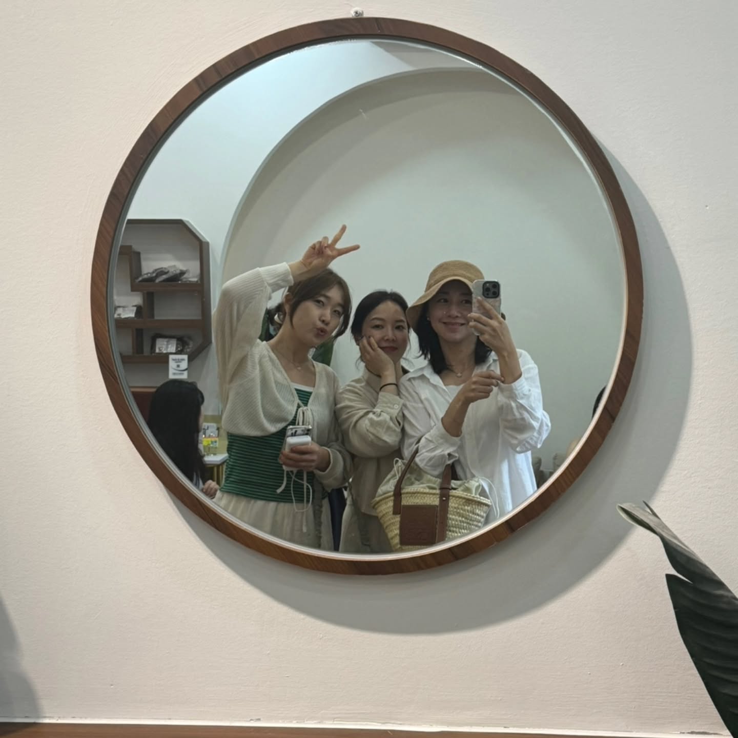#나쨩 #나트랑 #친구여행 #가족여행 #친친여행
#나트랑여행

#네일  #마사지 #패디
#나트랑화이트네일

모든게 완벽했던✈️