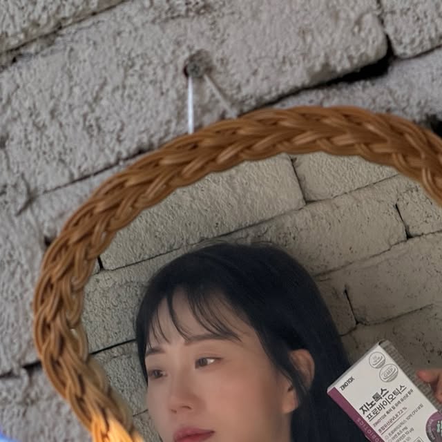 임라온 LIMRAON on Instagram: "#광고 완벽한 이너밸런스
하루 한 캡슐로 완성하는 유해균 집중 케어
지노톡스 프로바이오틱스

현직 약사와 한의사가 직접 연구하여 공동 개발
질 유래 특허 혼합유산균 8종 VL8
엄선된 프리미엄 부원료
생유산균 10억 보정

3중 복합 기능성
프로바이오틱스 + 아연 + 비타민D 집중 케어 솔루션

장 불편함 없는 가벼운 하루
소중한 엄마께 꼭 선물하세요

#지노톡스 #질유산균 #유산균추천 #여자유산균"