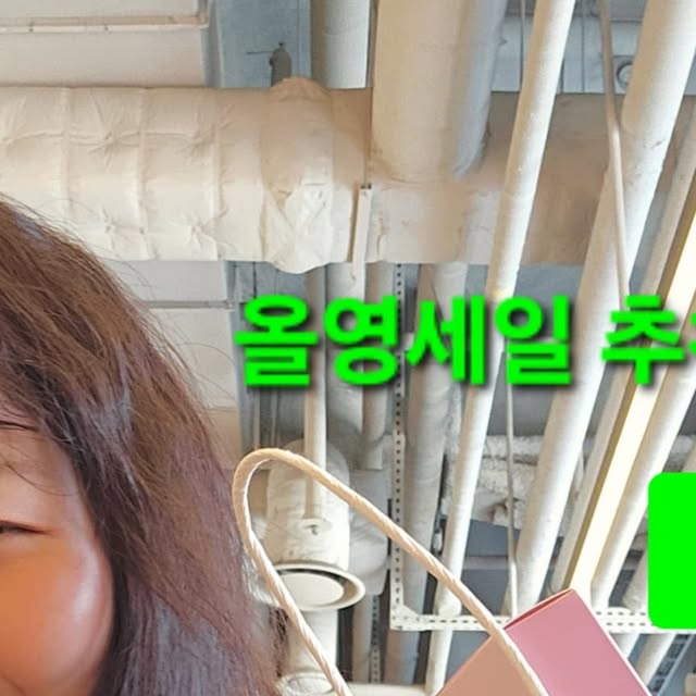 haileyy.oo on Instagram: "#광고 이번 올영세일 2번째 추천템은 8월 신상 러브 버블 컬렉션 6종류, 롱 웨어링 파운데이션 복숭아, 컬러 플레이 듀얼 라이너에요🎉 밝은 물복 색감 너무 예쁜 복숭아 파데는 품절이라 아이보리로 대신했고, 라이너 기획세트는 마지막 제품들 담았어요! 부드럽게 잘 그려지는데 은은하게 음영깔리는 컬러들이라 막 그려도 부담없어서 #연한메이크업 좋아하시는 분들께도 잘 맞을 그런 친구들이에요. 증정 기획 있는데 듀얼이라 뭔가 1+1을 사는 느낌이에요🛍

#올영픽 #올리브영추천템 #올영필수템 #러브버블컬렉션 #롱웨어링파운데이션미니 #컬러플레이듀얼라이너 #올영세일 #올영세일추천템"