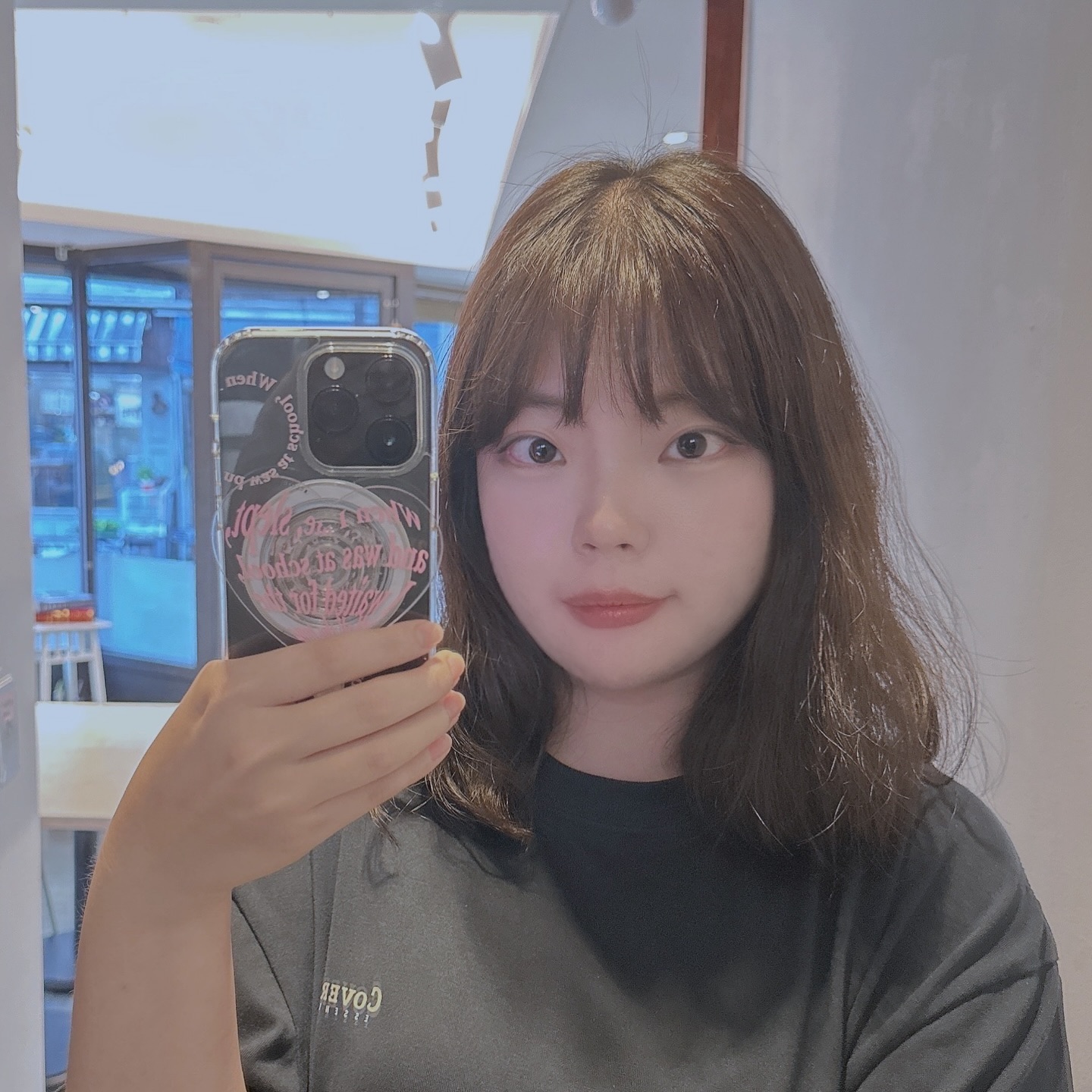 #협찬 
요즘 유행하는 맥세이프 케이스+그립톡! 나도 이제 있다😙
이쁜 맥세이프 그립톡 찾는다면 에잇클로드 강추‼️

⭐️특허받은 ’진짜‘ 맥세이프 톡디스크
시중에 유통되는 모조품과는 다르게, 
특허 받은 안전한 맥세이프 디스크로 제품을 제작하고 유통한다는 점!!

⭐️네오디뮴 자석 등급 중 가장 강한 N52 등급으로 
맥세이프 지원 기종 또는 자력 케이스에 강력한 부착성까지!!
(실제로 잘 안 떨어져서 안심하고 쓰는 중!!)

⭐️무선충전, NFC 모두 가능하다는 점!!
자력을 이용한 탈부착으로 무선충전과 교통카드, 애플페이같은 
NFC 기능과 삼성페이 사용에도 아무런 방해가 없다는 사실🙌🏻

에잇클로드에는 다양한 디자인의 맥세이프 케이스+톡 세트가 있어서
엄청 고민해서 겨우 고른 핑크 하트💕🩷
실물이 훨씬 더 이쁘고 만나는 친구들마다 케이스 정보 물어봐서
신나게 정보 알려주고 다니고 있다ㅎㅎ
마지막 사진은 연습하다가 피아노랑 잘 어울리길래 한 컷!ㅋㅋㅋ

#맥세이프 #맥세이프케이스 #맥세이프톡 #맥세이프그립톡 #맥세이프그립톡추천 #에잇클로드
