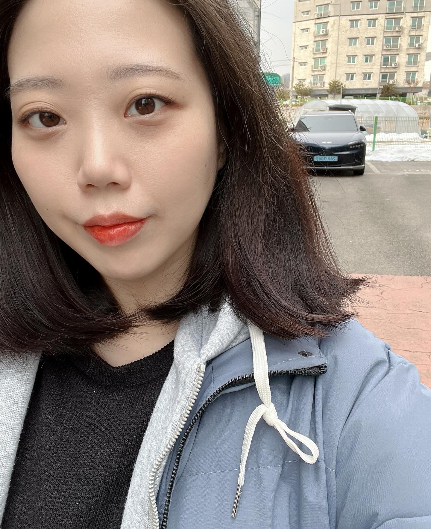 #오랜만에 #학부모참여수업 

매일 집에만 있다가 오늘은 간만에
친정엄마한테 애기맡기고 

우리집 큰 꼬맹이 학부모 참여수업가기💪🏻

30분 남짓 수업이었는데 엄마발견하자마자
눈 반짝인 울 딸랭 😍
다음 수업도 참여할게❣️

#일상#일상기록#기록스타그램#학부모그램#육아맘#육아맘소통#소통환영#선팔#맞팔#선팔하면맞팔#딸둘맘