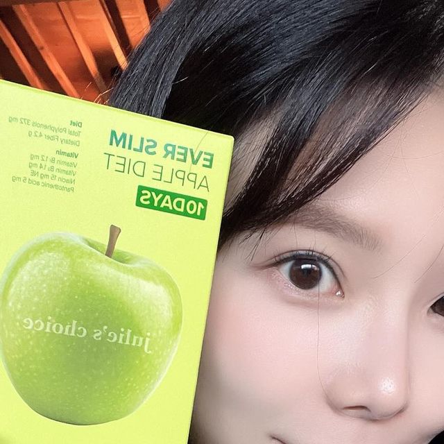 tina on Instagram: "#광고 #협찬 [줄리스초이스] 에버슬림 애플 다이어트 10일 체지방 감소 ,혈당줄이고, 쾌변을 도움주는 풋사과맛 이뿐만 아니라 B군 4종까지 들어가있는 에버슬림 뱃살 걱정되