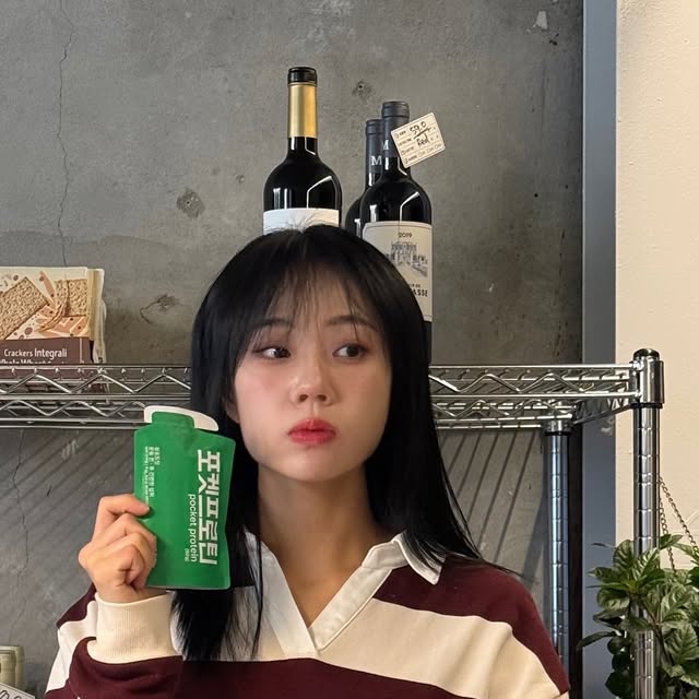 임라온 LIMRAON on Instagram: "#광고 지금부터 체크
운동 전과 후엔 인포헬 포켓프로틴
ㅤ
작은 클러치에도 쏙 들어가는 컴팩트한 사이즈
WPI 단백질만 사용하여 유당불내증이 있는 사람도 걱정없이 섭취가능 상큼한 청포도맛 💚
포도당과 BCAA 비타민 함유 운동 전 후로 즉각적인 에너지 공급과 근육 합성 및 회복에 도움을 주니까 운동러들 모두 필수
파우더 형식이 아니라서 쉐이크통 챙길 필요없는 편안함까지 완벽해요
ㅤ
ㅤ
ㅤ
#인포헬 #포켓프로틴 #간편프로틴 #인포헬포켓프로틴 #프로틴추천 #프로틴"