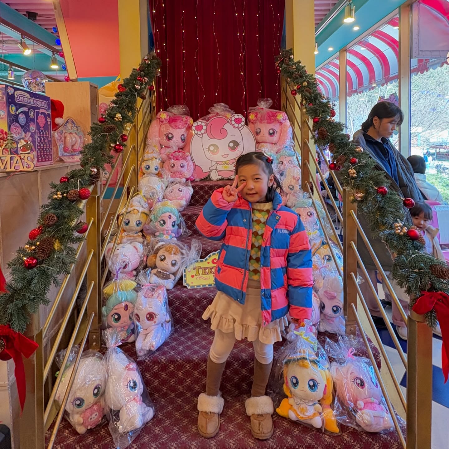 🎡
티니핑랜드도 가보고 놀이기구도 타고 한참 재밌었는데 
요 몇일 무리했던 으뉴가 잘 놀다가 급 역대급 잠투정에 
급 마무리 되었다눈 크리스마스 이야기 🫠

오늘의 교훈 
세살아기의 컨디션을 잘 살피쟈 😇

#메리크리스마스 🎄
#금오랜드