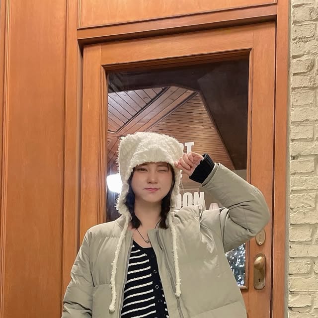 조혜인 on Instagram: "#광고 [ @osawa_official ]

바지 안 어울리는 저도 이건 잘 어울리지요? 🥴
요즘 매일 입는 맛도리 바지애요 🤎🤎
유니크한 사이드 절개라인으로 옆선 핏 너무 예쁘구 !
브라운에 청 세 방울이랄까,, 특별하면서두 데일리한 색감이라
어디에 매치해도 다 잘 어울리는 효자 바지임 뽀뽀쪽 (๑ˇεˇ๑)
탄탄한 재질에 적당한 두께감이라 저 사계절 입을 것 같은데
브라운 바지 입으면 또 이 바지구나 해주심 될 거 같오요 ^^

📌 제품 정보 : https://osawa.co.kr/ 

#오사와#OSAWA#여성스트릿#캐주얼페미닌트렌디룩데일리룩코디추천모던시크데님팬츠스티치팬츠팬츠pants"