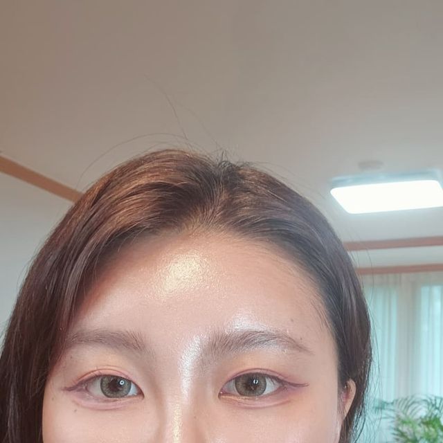 혜야 on Instagram: "#협찬 🍺 날씨가 쌀쌀해지면서 두피와 모발 건강에 신경을 쓰게 되더라고요. 요즘 샴푸할 때 머리카락이 더 많이 빠지는 것 같고, 두피도 건조해지는 느낌이라 맥주효모와 비오틴이 함께 들어있는 제품을 알아보다가 YDY뉴트리션 파이토알엑스 라이버 맥주효모를 만나게 되었어요!

이 제품은 독일의 1954년 설립된 Leiber(라이버)사의 고품질 맥주효모를 사용하고, 한 포에 맥주효모 3,000mg + 비오틴 1,120mcg + 판토텐산 400mcg가 함유되어 있어서 머리카락과 두피 건강을 한 번에 챙길 수 있어요! 특히 고함량 비오틴 제품인데도 판토텐산이 함께 들어 있어 피부 트러블 걱정 없이 안심하고 섭취할 수 있답니다 😊

먹는 시간도 따로 정해져 있지 않아서 하루 중 편한 시간에 간편하게 챙겨 먹으면 되고, 바쁜 일상 속에서 불규칙한 식습관을 가지고 있는 분들이나 나이가 들수록 빠지는 영양을 채우고 싶은 분들에게도 추천드려요! 건강한 모발과 피부를 위한 간편한 습관, 라이버 맥주효모로 시작해보세요!

👉 https://bit.ly/48a2TWw

#광고#맥주효모비오틴#맥주효모먹는법#맥주효모영양제#맥주효모단백질#맥주효모효능"
