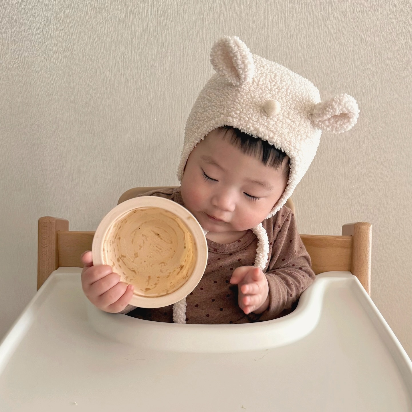 #제품제공 l lohasmeal 
감기걸려도 밥태기란 없닷 ! 🥣

오늘도 완밥요정 지우는 로하스밀과 함께 🤍
매주 다른 식단으로 다양하게 질리지않고
골고루 섭취할 수 있어 좋아요

HACCP 인증환경에서 만들어 당일 생산, 당일 발송
원하는 횟수만큼 원하는 날짜에 받을 수 있고,
28병 이상 주문시 7% 적립도 해준답니다

무엇보다 잘먹는 우리 아기에게 
240g 대용량인 점과 고기 함량도 높아서
만족하며 먹이는중이에요 😇

#로하스밀 #닥터리의로하스밀 #이유식 #이유식시작 #이유식식단 #이유식준비물 #이유식재료 #이유식만들기 #초기이유식 #중기이유식 #후기이유식 #완료기이유식 #유아식 #자기주도이유식 #시판이유식 #배달이유식 #딸맘 #아들맘 #둥이맘 #맘스타그램 #육아 #육아소통 #육아스타그램
