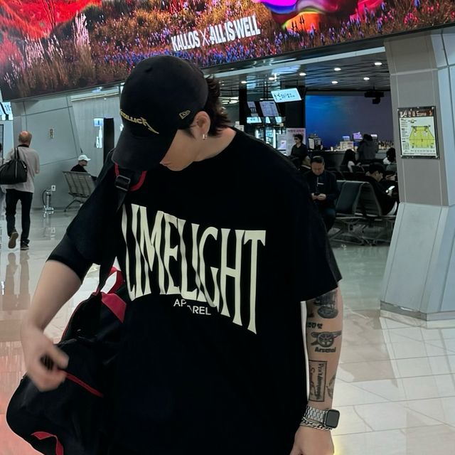 Pino1992 on Instagram: "전지훈련 가는거 아닙니다.. 블랙에 오프화이트 레터링 로고는 진짜 완벽 취향저격 저는 베이지,아이보리,크림톤의 오프화이트 컬러가 너무 좋거든요 뻔한 화이트 레터링