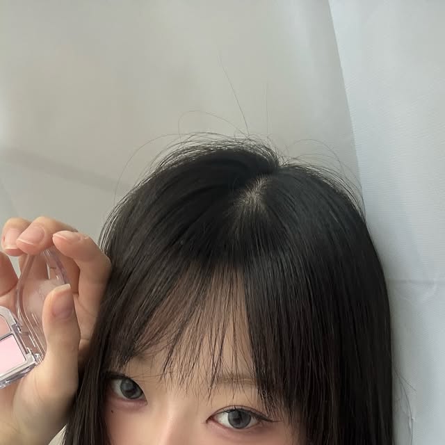 다빈 on Instagram: "#광고 @blancdiva_official 인플루언서 홍주님과 함께 블랑디바에서 새로 런칭한 애교살팔레트💟 애교살만을 위한 팔레트로 누구나 쉽고 간단하게 애교살을 만들 수 있다는!.!