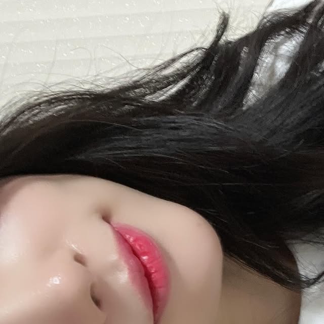 슬🐰🎀💗 on Instagram: "#광고 @2an_official 

투에이엔 러브 버블 컬렉션 🩷🩷🩷🩷
색감이 넘무 예뻐서 여름에 꼬옥 하기 좋아요오 
핑크핑크 ㅅㅏ랑ㅎㅐㅅ⋆✴︎˚｡⋆ 🩷

#올영픽#올리브영추천템#올영필수템#러브버블컬렉션#롱웨어링파운데이션미니#컬러플레이듀얼라이너"