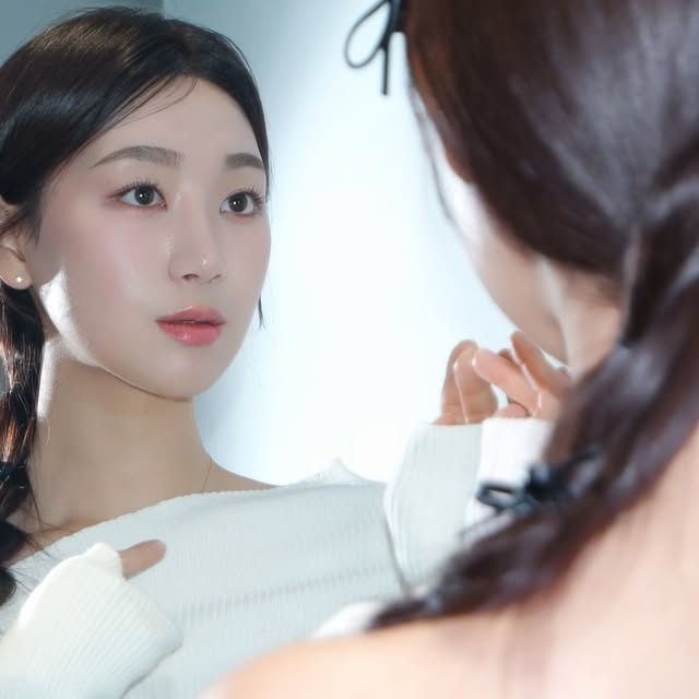서지애 on Instagram: "#광고 @2an_official 

지금 바로 올리브영에서 만나요 💗 ˖࣪｡･:*:･ﾟ★,｡･:*:･ﾟ☆ 

#올영세일 #올영필수템 #올영추천템 #kbeauty #블러셔 #봄웜 #뷰티모델"