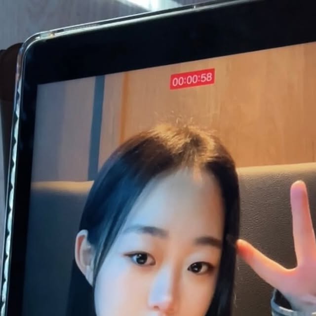 김연화 on Instagram: "#협찬 🩵 @standarderror_official 
🏷️ 87-STAN083
레트로 플레이드 오버핏 포켓 긴팔 체크 셔츠 - 딥블루

내가 요즘 완전 빠진 오버핏 체크셔츠잖아〰
색감도 예쁘구 단독, 레이어드 모두 활용 가능 .ᐟ
무신사에서 판매 중이에요 ٩(^‿^)۶

#스탠다드에러 #standarderror #셔츠 #Shirt #오버핏 #남여공용 #셔츠추천 #긴팔셔츠 #남여공용셔츠 #체크셔츠 #간절기셔츠 #CheckShirt #longsleevedcheckshirt"