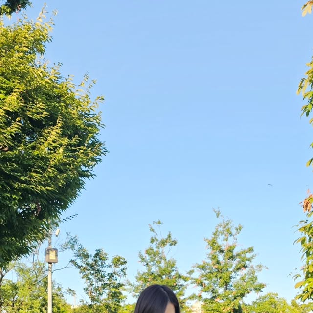 나리리 on Instagram: "#광고
#ellyzabell 엘리자벨 트래블 백팩 (EZ013)
실제로 써보니 여행‧출근 둘 다 완벽한 백팩으로
넉넉한 메인 공간과 여러 포켓 덕분에 노트북·소지품을 용도별로 깔끔하게 정리할수 있어서 수납력이 최고에요!
여행에서도 필수인게 캐리어 결합 스트랩으로 공항에서도 손 편하고, 바닥 스트랩엔 우산·삼각대까지 끼울 수 있어서 짐이 많을 때 딱이에요! 생활방수라 갑작스런 빗방울에도 걱정 없어요!!
하루 짐부터 여행 짐까지 똑똑하게 담아주는 ‘올인원 백팩’ 느낌이라 데일리백팩으로 추천드려요!
엘리자벨 트래블 백팩 (EZ013) 신상 출시 기념 리뷰 이벤트
▶️포토리뷰 참여 시 엘리자벨 토끼 키링 100% 증정
📍엘리자벨 공식 스토어 https://ellyzabell.com
@elly.zabell
ㅡ
#엘리자벨#엘리자벨백팩#백팩#가방#남자가방#여자가방#여행용백팩#여행백팩#여자백팩#여성용백팩#남자백팩#남성용백팩#고등학생백팩#기내용백팩#남성백팩#여성백팩#노트북백팩#대학생가방#대학생백팩#데일리백팩#명품백팩#백팩가방#비즈니스백팩#스트링백팩#캐주얼백팩#캐리어백팩
본 포스팅은 ellyzabell의 제품 소개를 위해 제품을 제공받아 주관적으로 작성하였습니다."