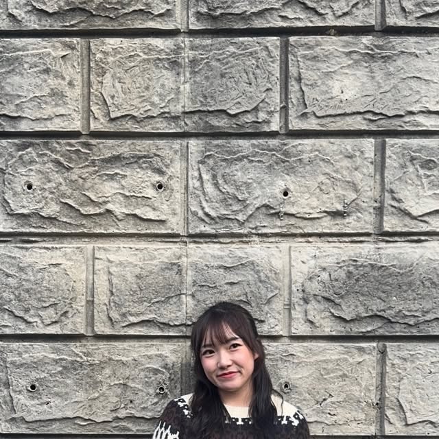 𝑺𝑬 𝑱𝑰𝑵 | 부산카페•여행•일상 on Instagram: "#광고 엘로아 레더 크로스백

요즘 휘뚤마뚤템으로 매고 다니는 나의 애착가방👜
미니멀한 반달 쉐입의 레더 크로스백으로 미니 파우치에 지갑이랑 틴트도 들어가는 넉넉한 사이즈라 보부상도 충분한 가방!

내부지퍼 주머니로 작은 소지품도 편리하게 수납할 수 있고
스트랩으로 체형에 맞게 조절 가능해서 크로스백이지만 
숄더백처럼 맬 수도 있고 아주 활용도 굿🤎

https://osawa.co.kr"