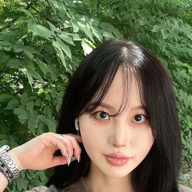 ✧･ﾟ: *✧･ﾟ:* *:･ﾟ✧*:･ﾟ✧ on Instagram: "#광고 @1rony9orno_official 
-
[아이러니포르노 화이트라인] 쿨니트 썸머 카라 니트 반팔-코코아
오픈카라넥으로 답답함 없이 편한 착용감과 통기성 좋은 원단
동양인 체형에 어울리는 실루엣으로 제작된 니트 반팔
스트릿한 무드랑도 어울리고 캐주얼한 치마랑도 어울리는 듯🤎

#아이러니포르노#아이러니포르노화이트라인#니트#KNIT#카라니트#여름니트 #남녀공용 #니트추천 #데일리룩 #오오티디 #코디 #패션 #모델 #스냅 #일상 #좋반 #20대 #타투 #dailylook #ootd #fashion #selfie #tattoo #l4l #outfit #フォロー #フォローバック #いいね #いいね返し"